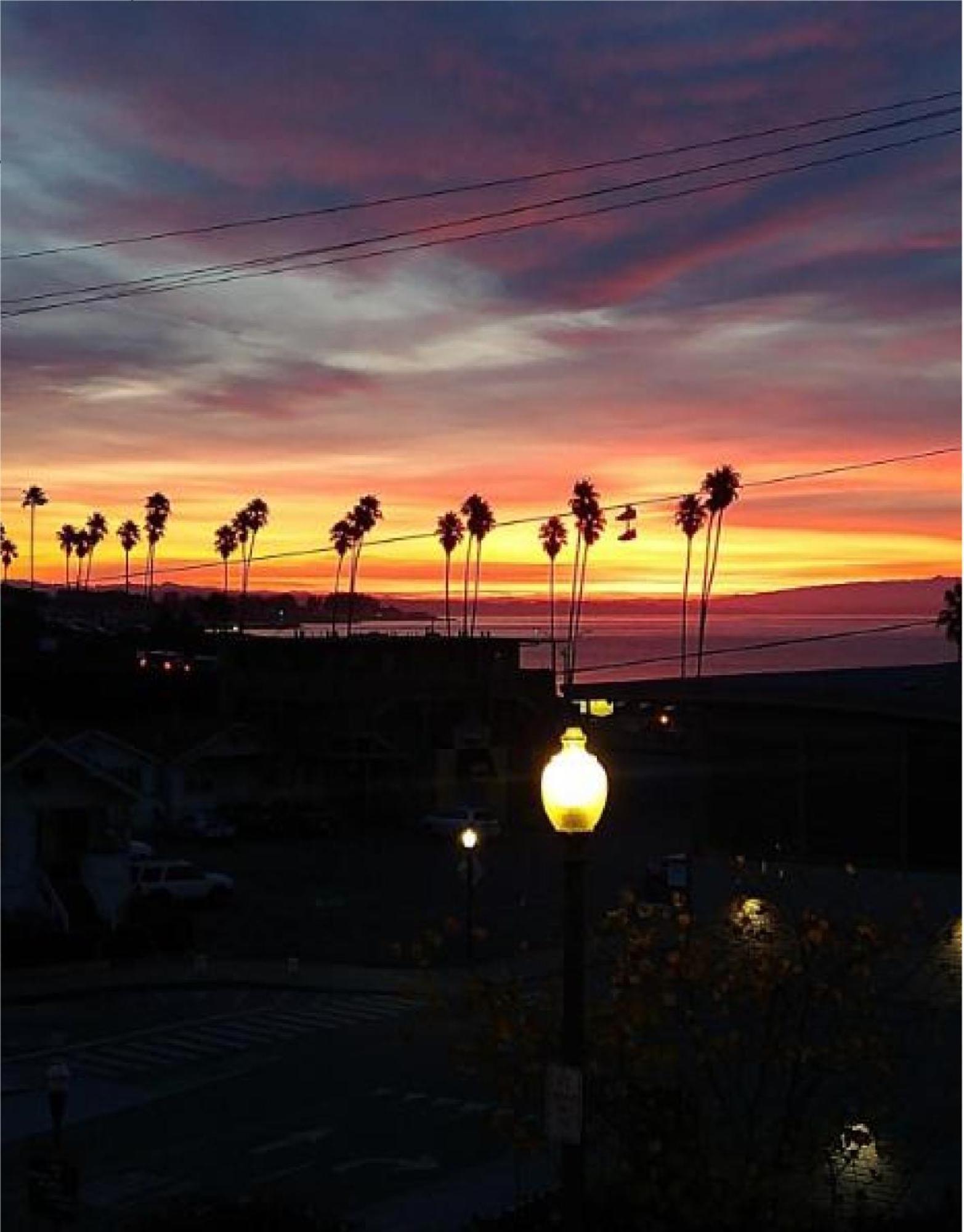 Howard Johnson By Wyndham Santa Cruz Beach Boardwalk Esterno foto