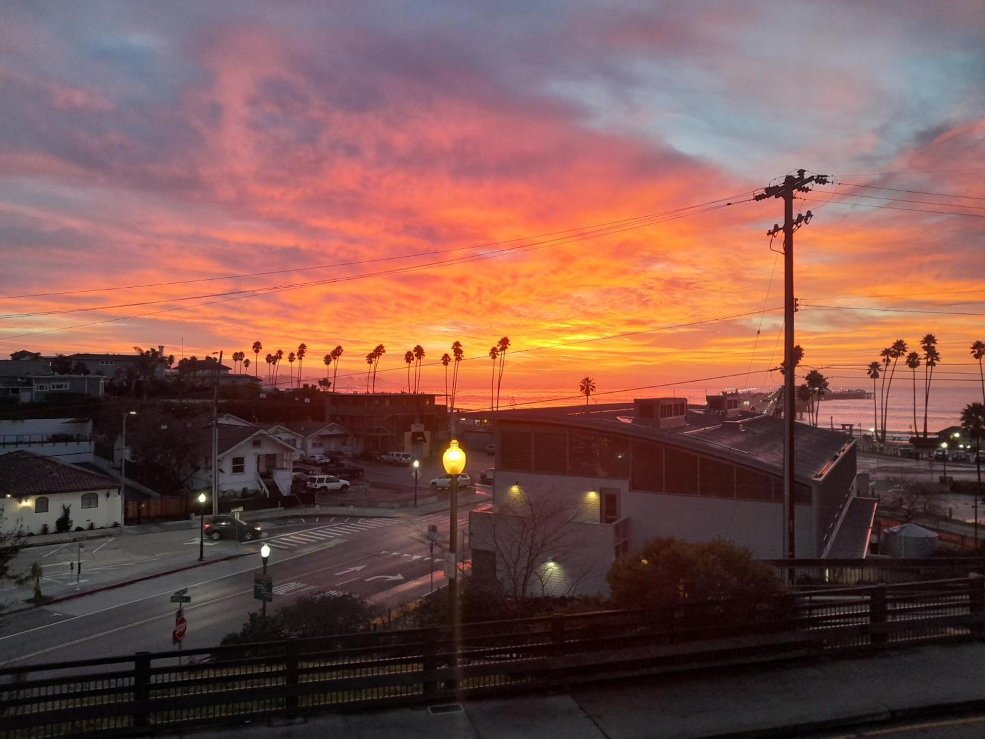 Howard Johnson By Wyndham Santa Cruz Beach Boardwalk Esterno foto