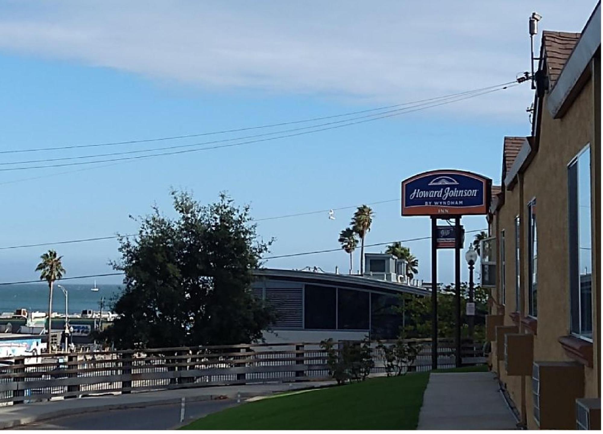 Howard Johnson By Wyndham Santa Cruz Beach Boardwalk Esterno foto