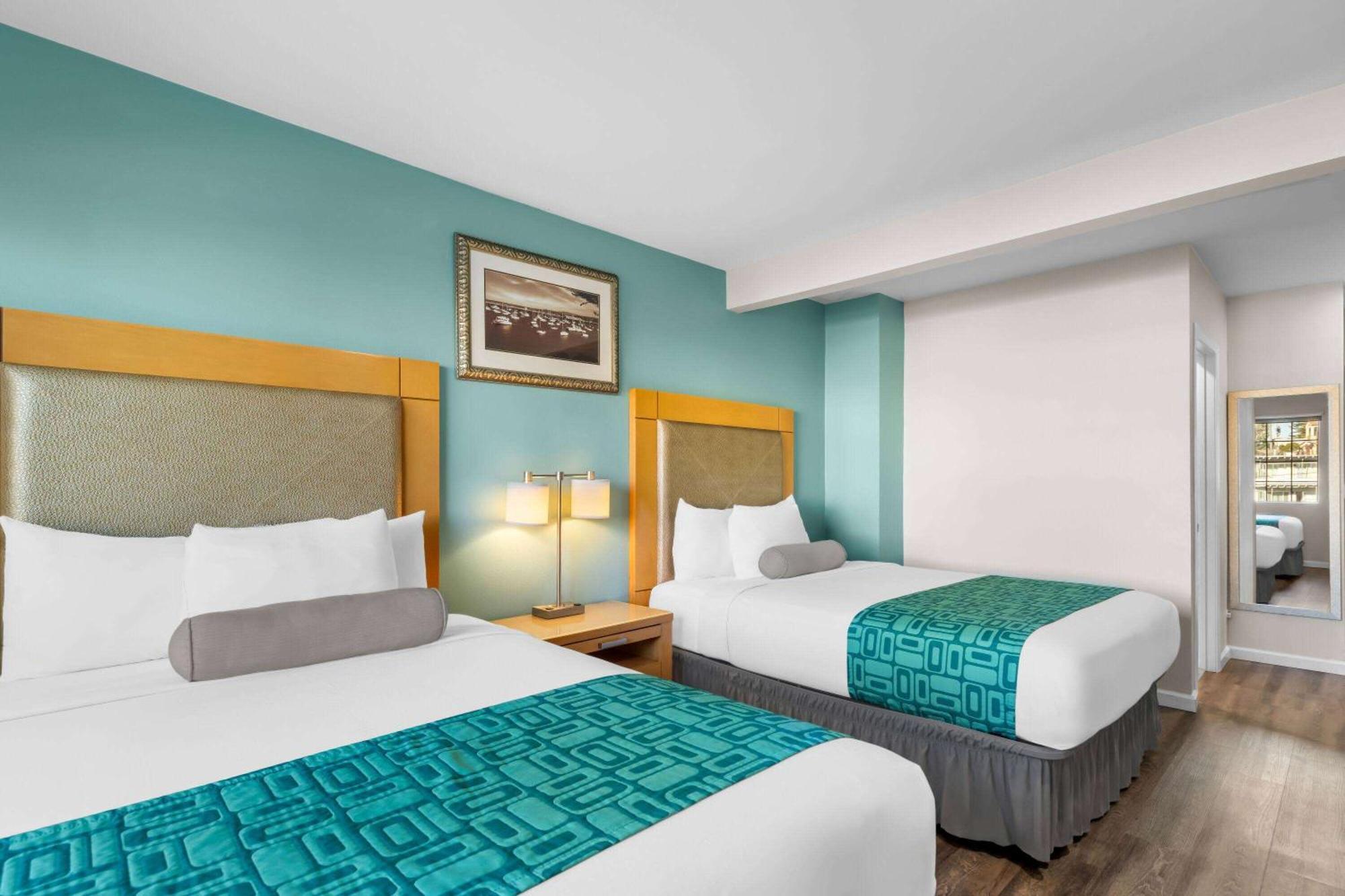 Howard Johnson By Wyndham Santa Cruz Beach Boardwalk Esterno foto