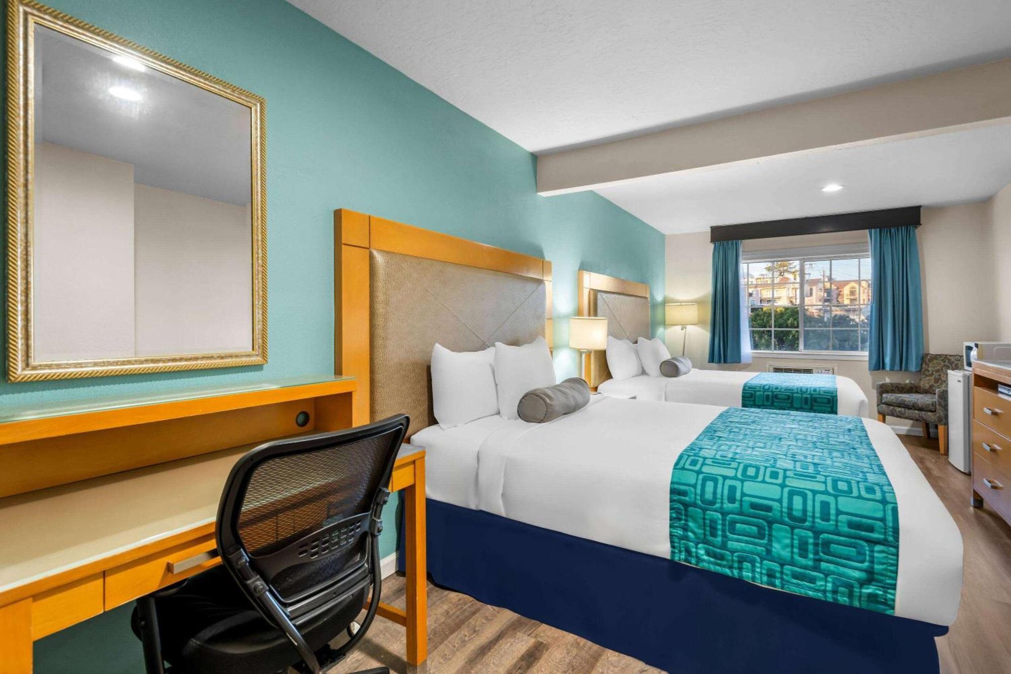 Howard Johnson By Wyndham Santa Cruz Beach Boardwalk Esterno foto