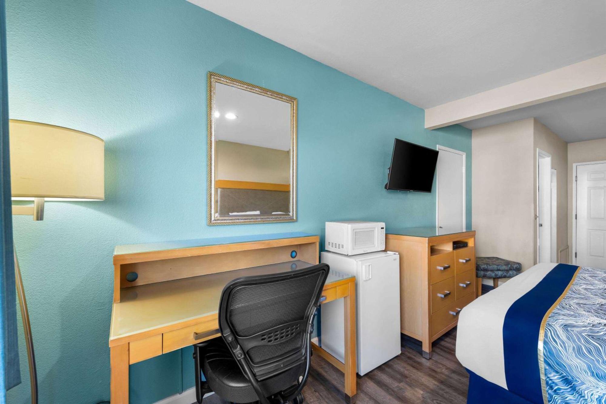 Howard Johnson By Wyndham Santa Cruz Beach Boardwalk Esterno foto