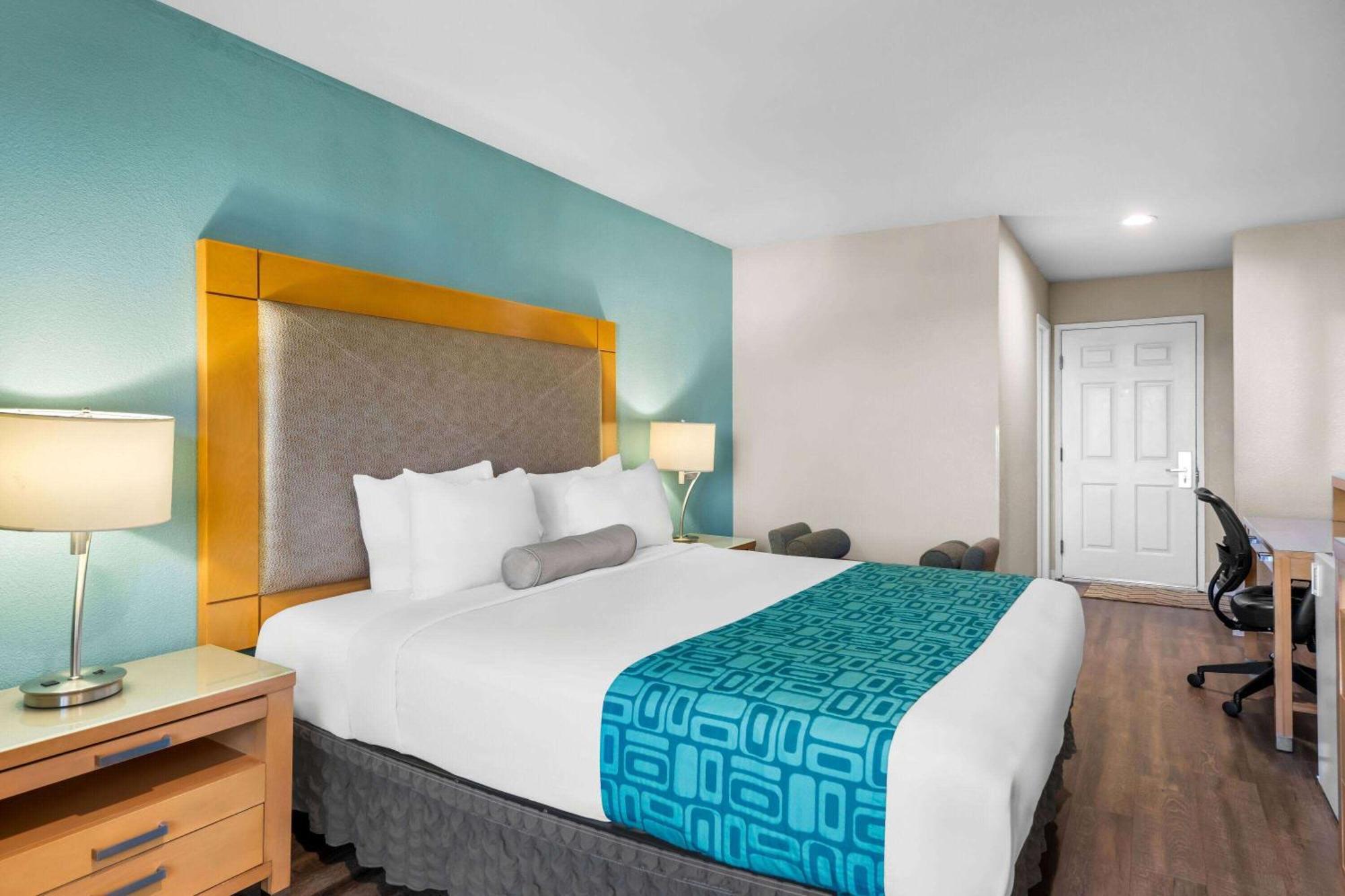 Howard Johnson By Wyndham Santa Cruz Beach Boardwalk Esterno foto
