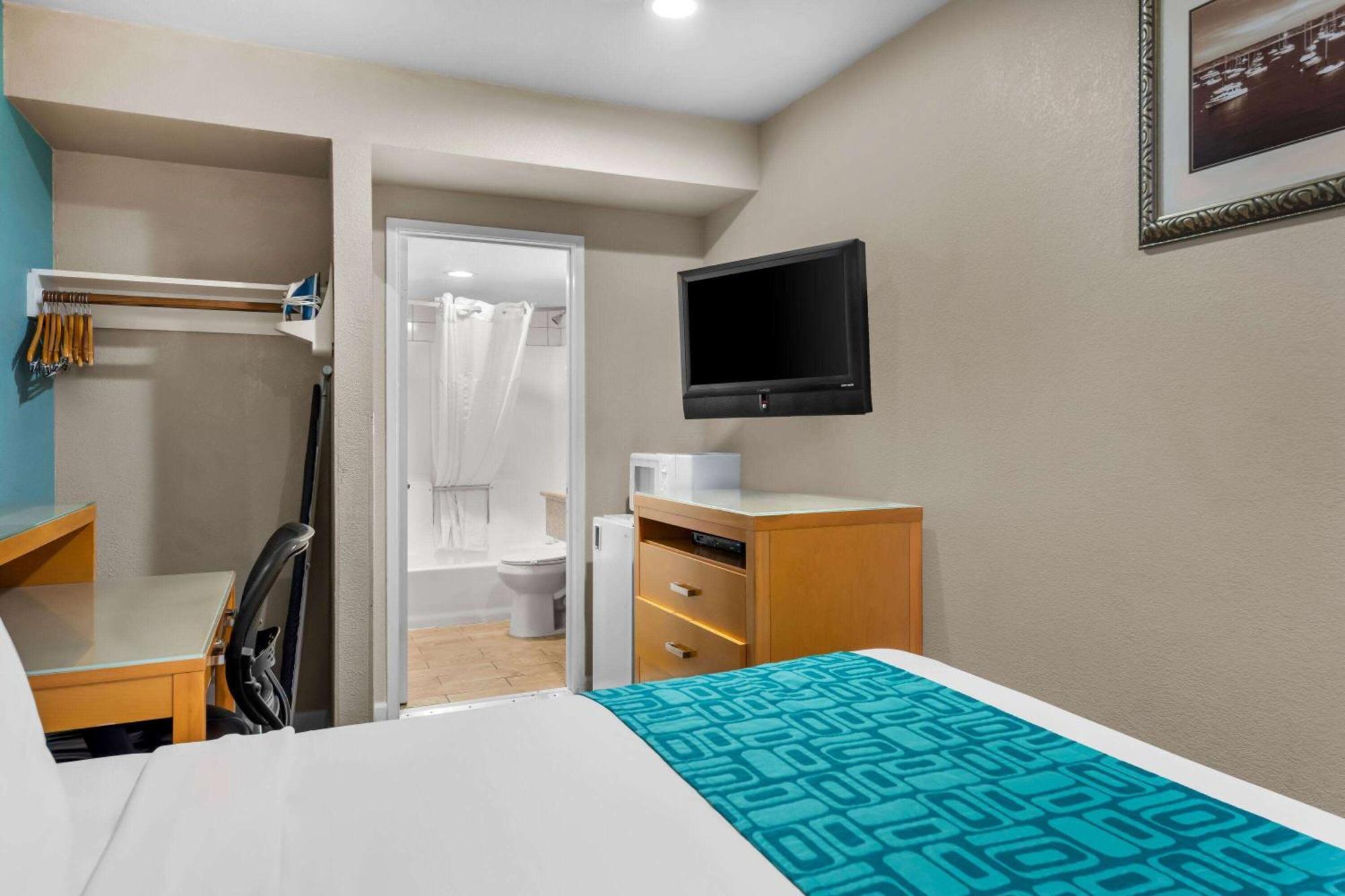 Howard Johnson By Wyndham Santa Cruz Beach Boardwalk Esterno foto