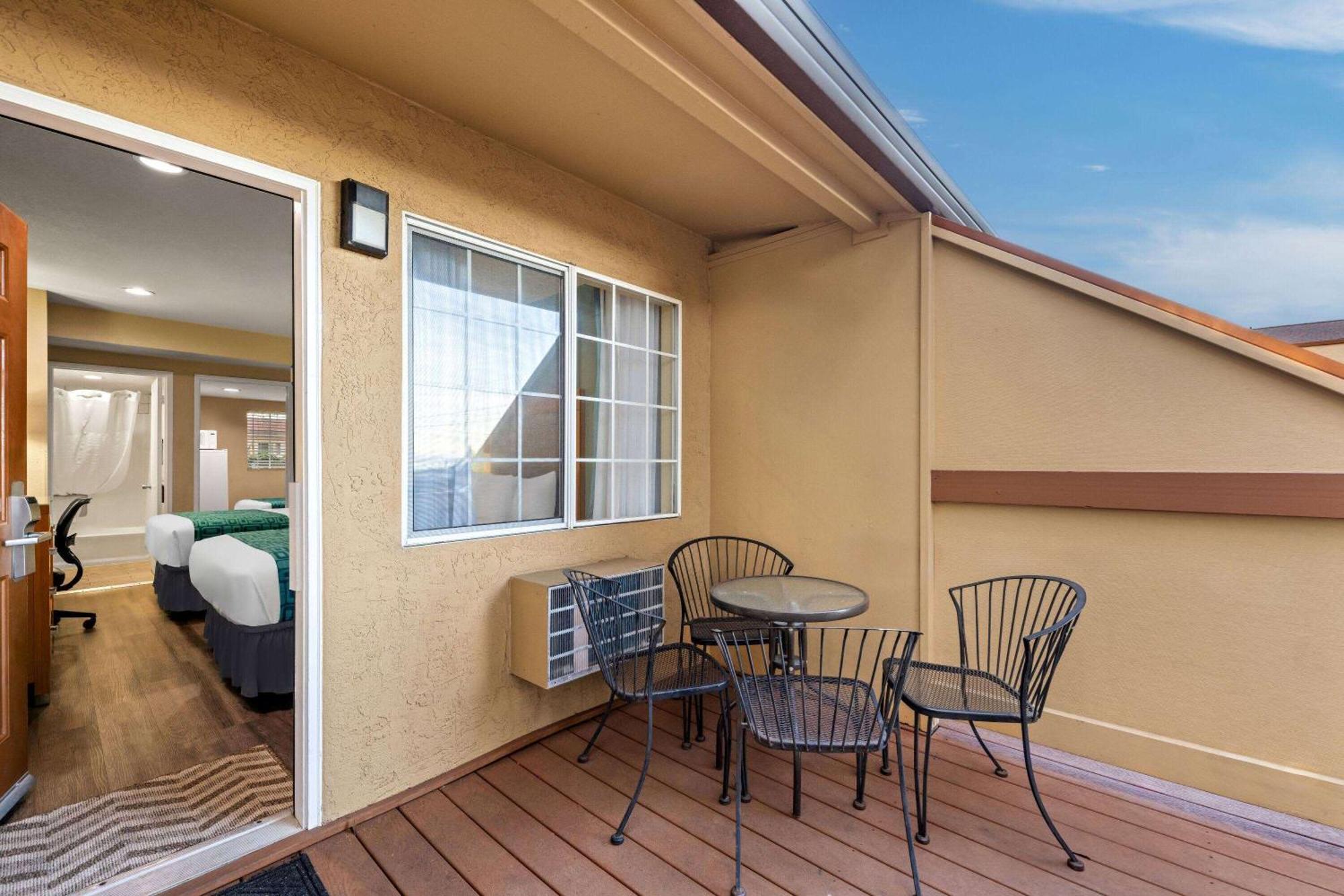 Howard Johnson By Wyndham Santa Cruz Beach Boardwalk Esterno foto