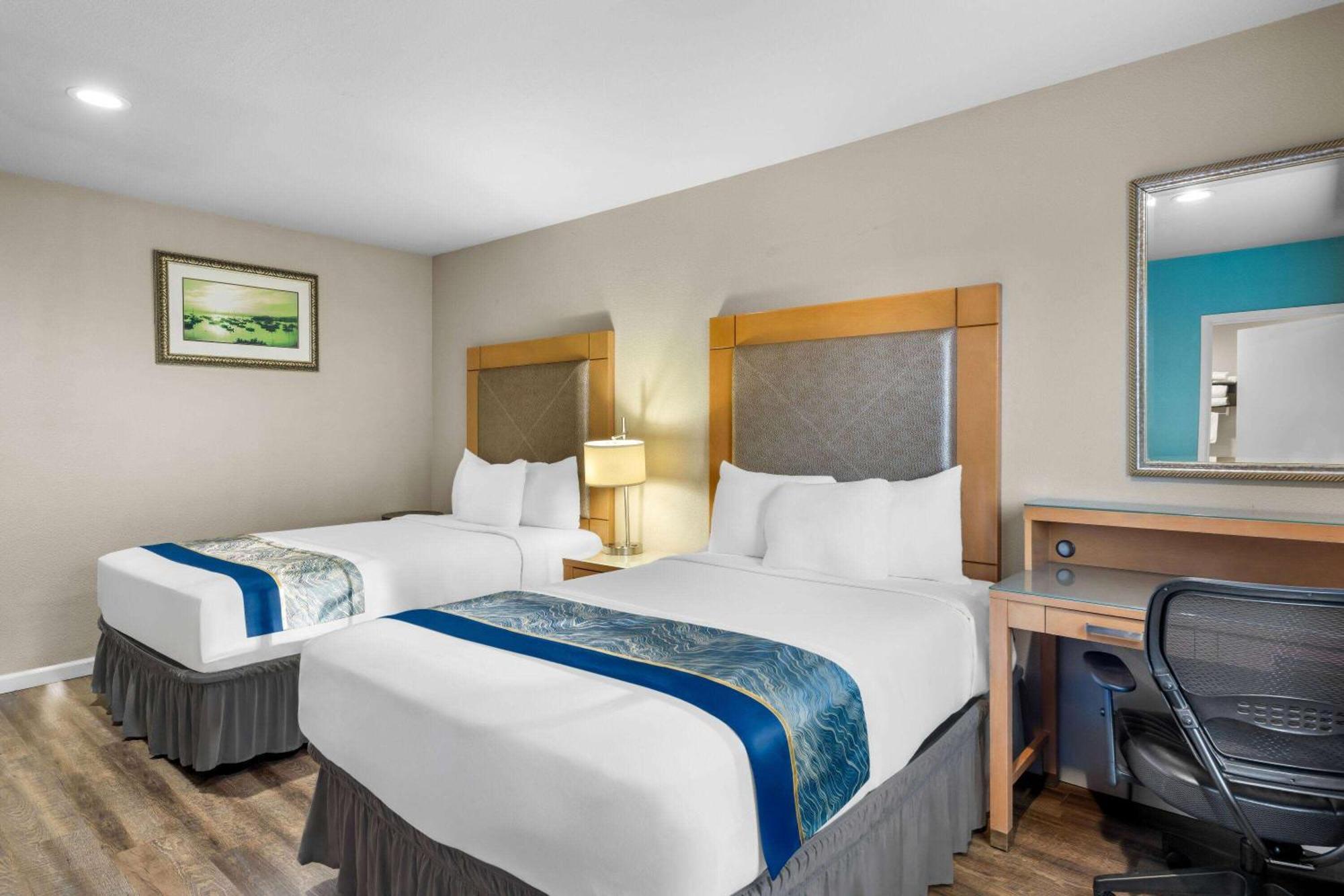 Howard Johnson By Wyndham Santa Cruz Beach Boardwalk Esterno foto