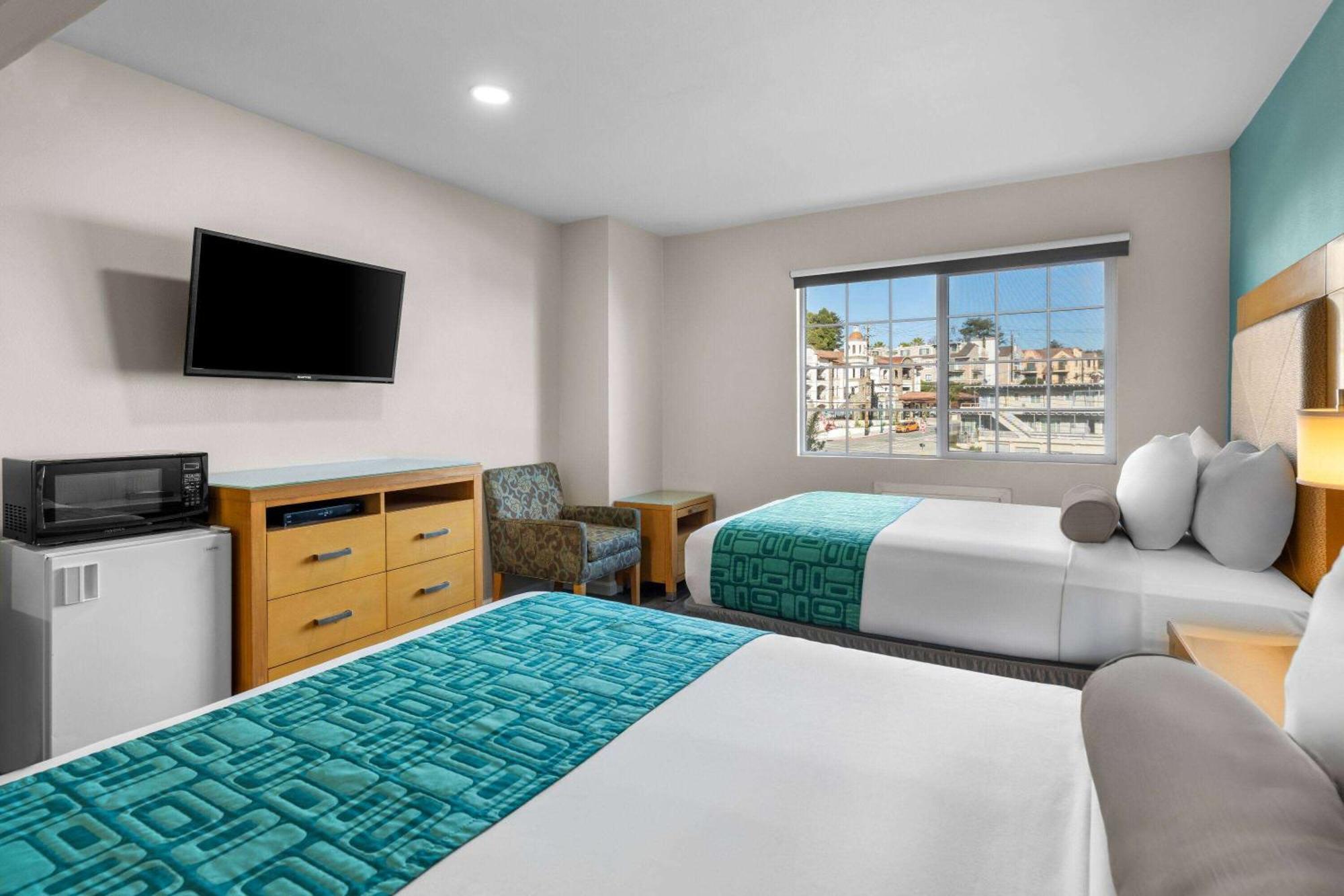 Howard Johnson By Wyndham Santa Cruz Beach Boardwalk Esterno foto