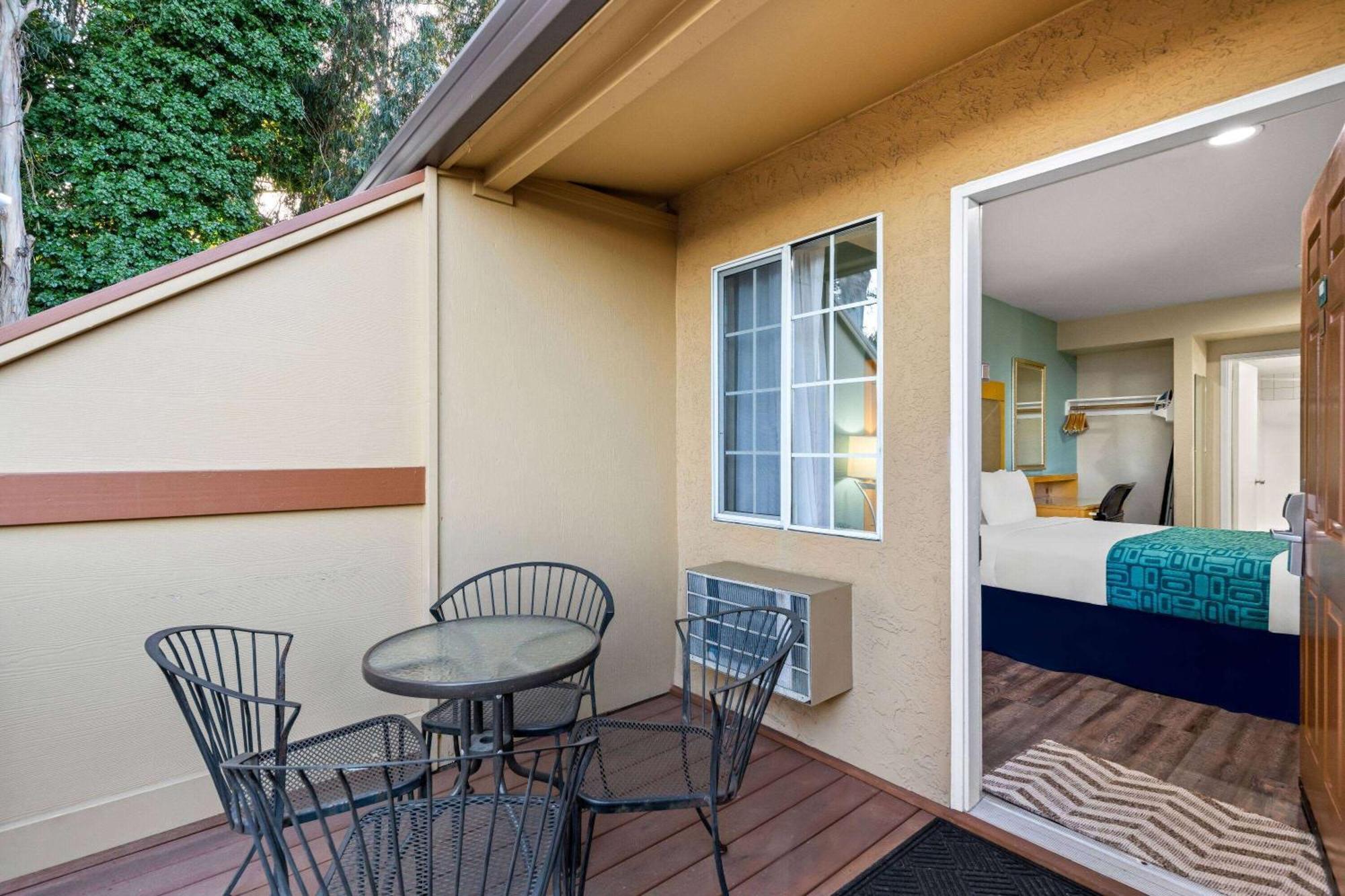 Howard Johnson By Wyndham Santa Cruz Beach Boardwalk Esterno foto