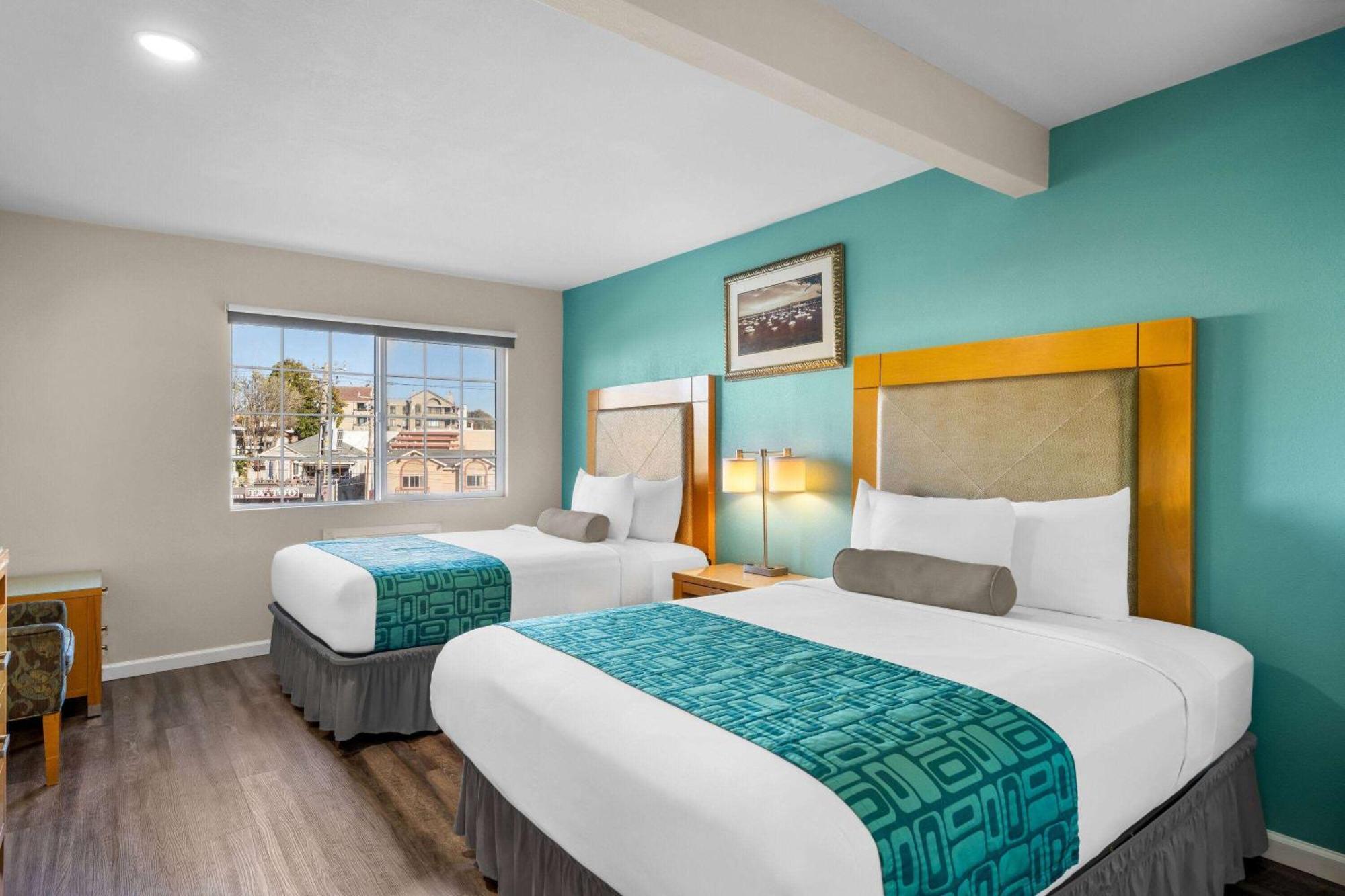 Howard Johnson By Wyndham Santa Cruz Beach Boardwalk Esterno foto