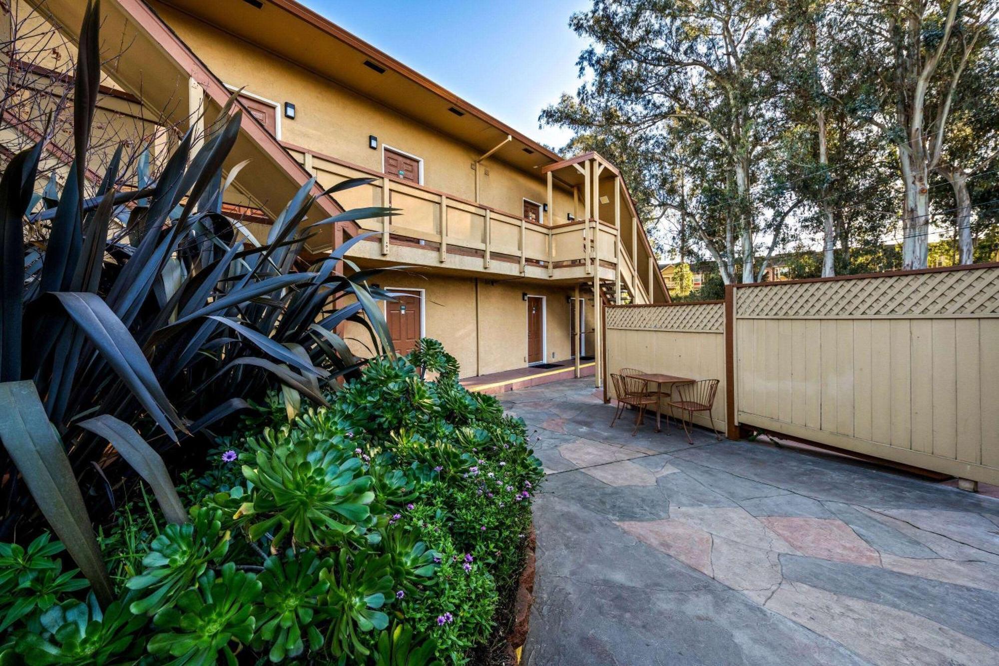 Howard Johnson By Wyndham Santa Cruz Beach Boardwalk Esterno foto