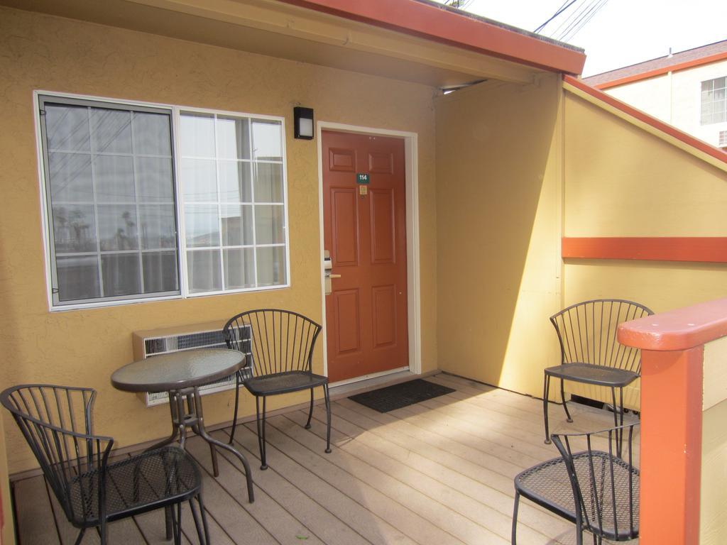 Howard Johnson By Wyndham Santa Cruz Beach Boardwalk Esterno foto